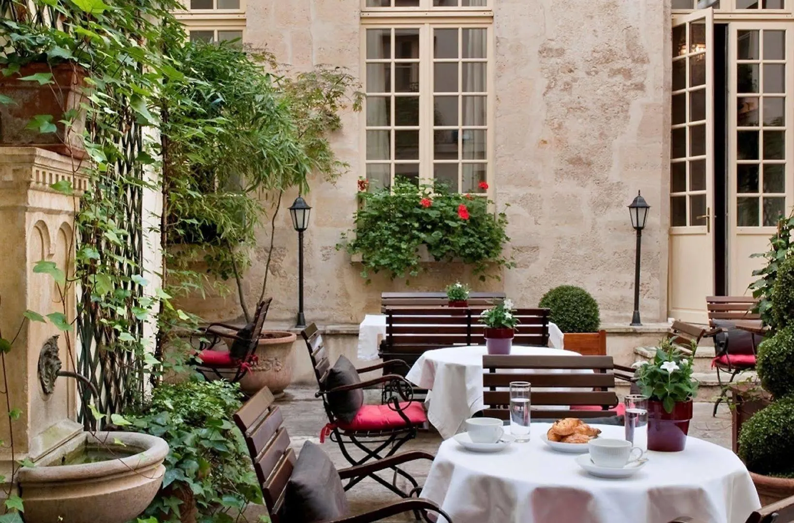 *****  Hotel D'Aubusson Parigi Francia